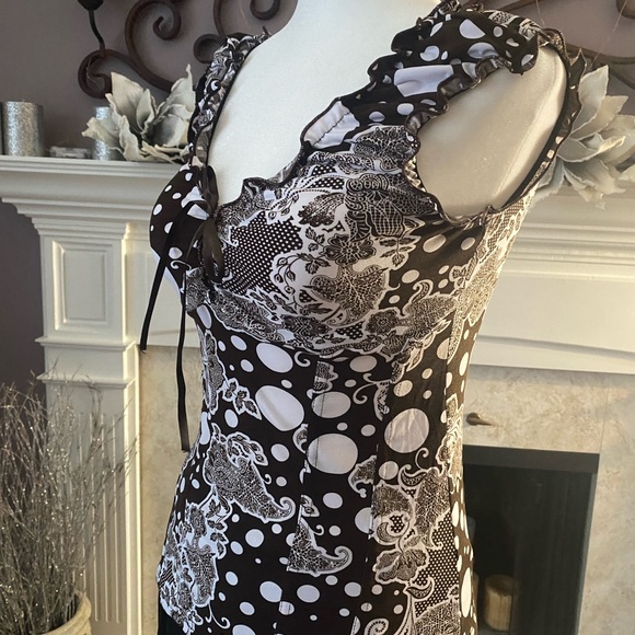 Retro Suzy Shier Tank Top, Brown with White Bold Pattern - Picture 5 of 14